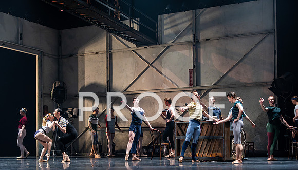 AGR10944